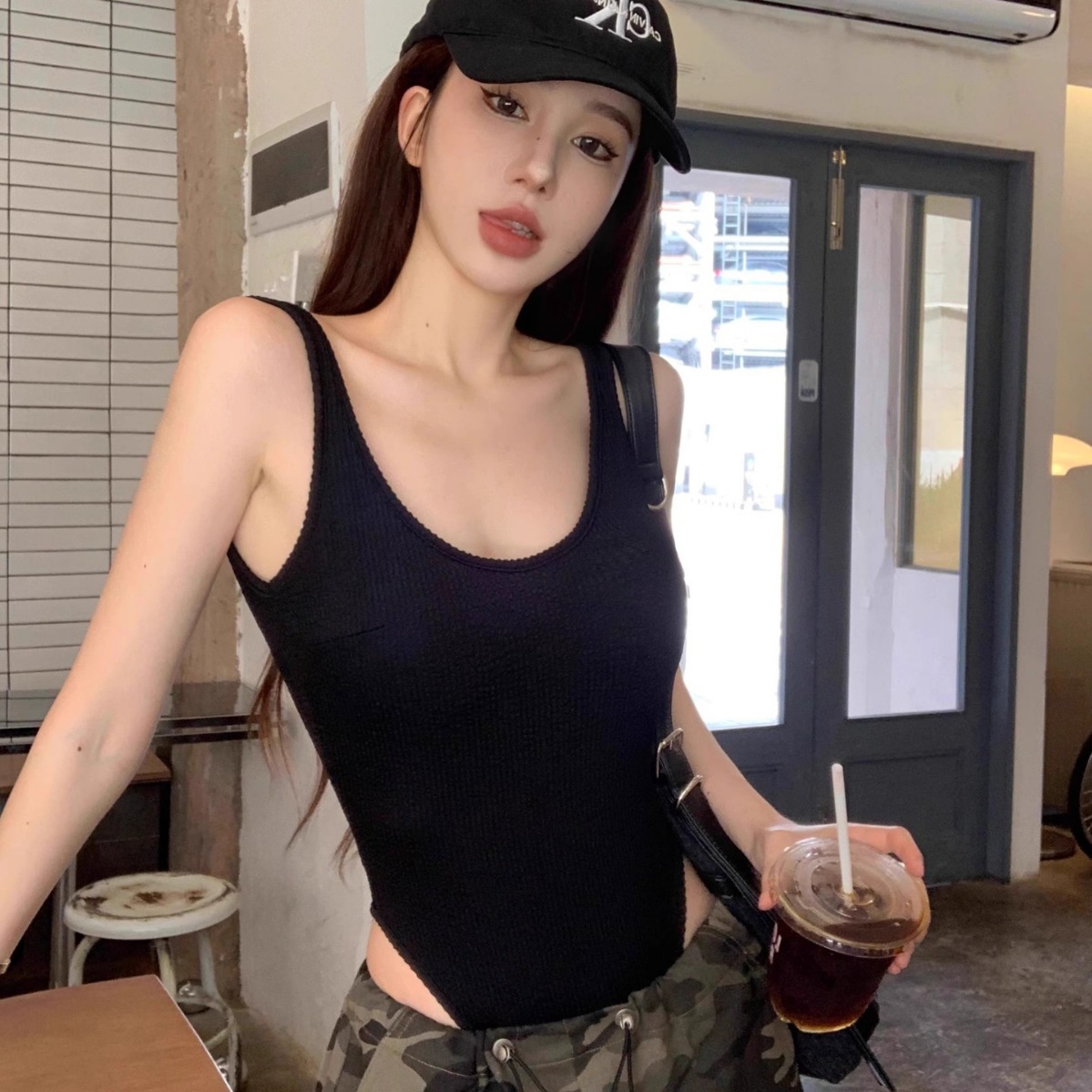 Tank Top Ribbed - Zwarte bodysuit met bandjes, sexy rugloze